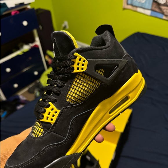 Air Jordan 4 Retro Thunder Black Yellow size 9.5 - Picture 4 of 5